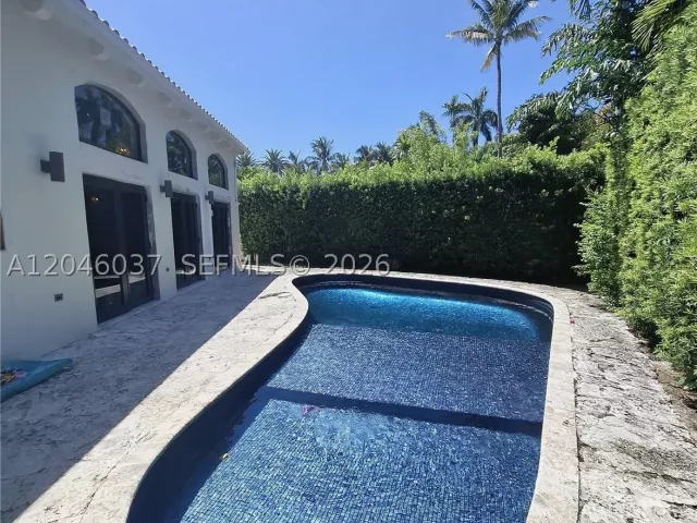 4-bedroom home for rent in Miami Beach - 6350 Pinetree Dr - MondialRealty