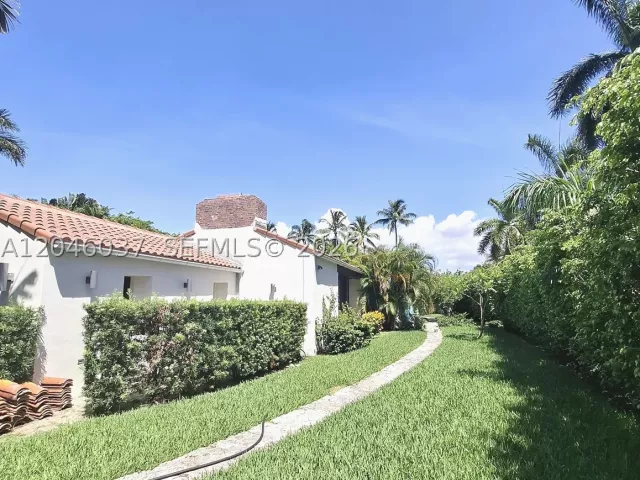 4-bedroom home for rent in Miami Beach - 6350 Pinetree Dr - MondialRealty