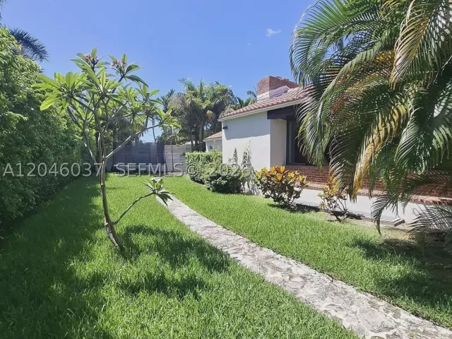 4-bedroom home for rent in Miami Beach - 6350 Pinetree Dr - MondialRealty
