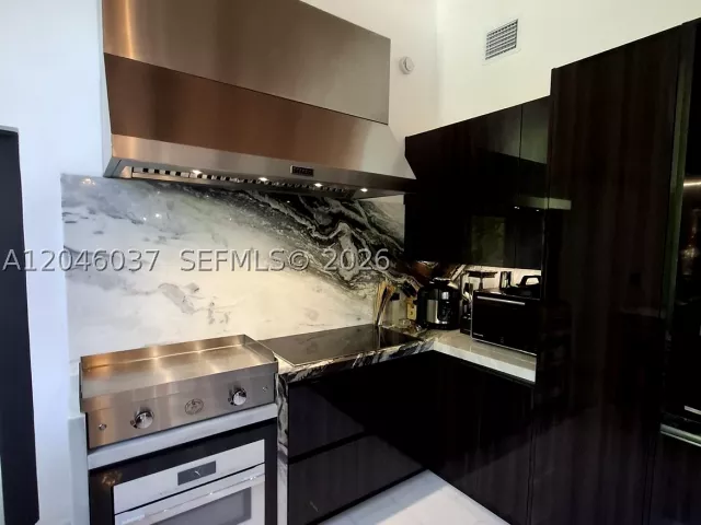 4-bedroom home for rent in Miami Beach - 6350 Pinetree Dr - MondialRealty