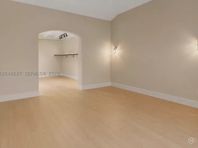 4-bedroom home for rent in Miami Beach - 6350 Pinetree Dr - MondialRealty