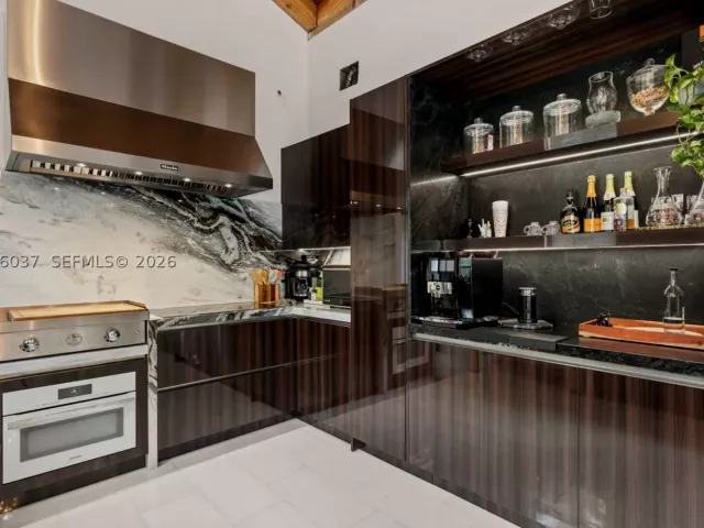 4-bedroom home for rent in Miami Beach - 6350 Pinetree Dr - MondialRealty