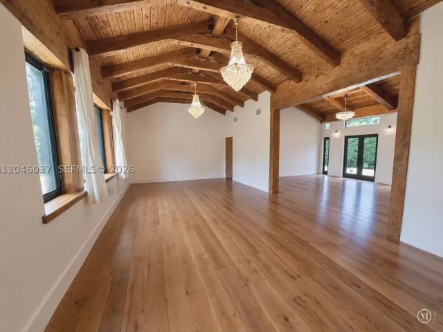 4-bedroom home for rent in Miami Beach - 6350 Pinetree Dr - MondialRealty