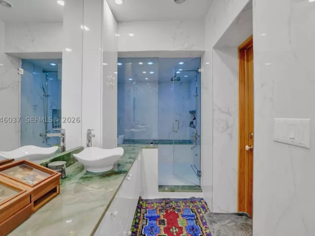 4-bedroom home for rent in Miami Beach - 6350 Pinetree Dr - MondialRealty