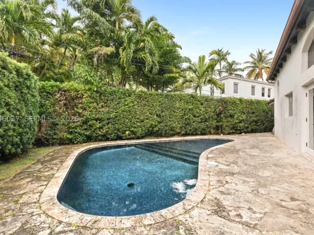 4-bedroom home for rent in Miami Beach - 6350 Pinetree Dr - MondialRealty
