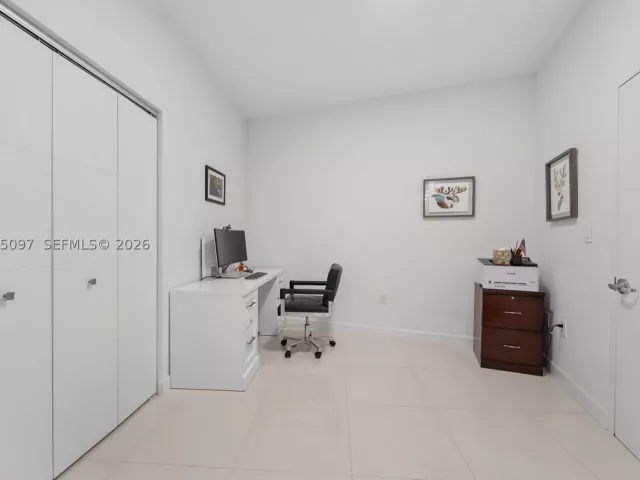 3-bedroom condo for sale in Miami - 900 Biscayne Blvd 2506 - MondialRealty