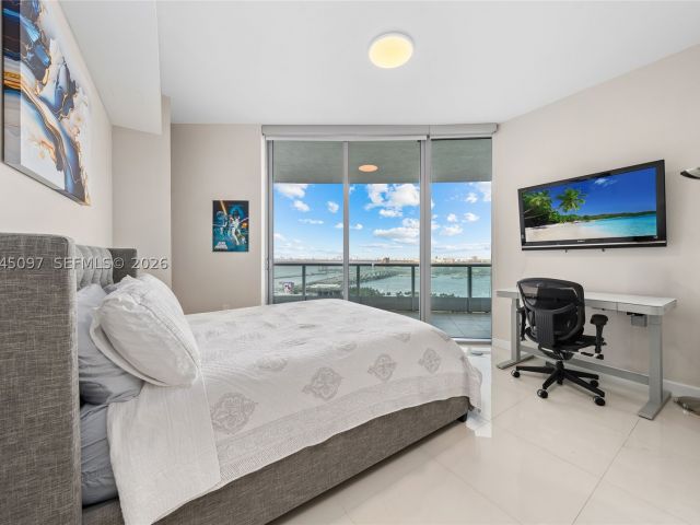 3-bedroom condo for sale in Miami - 900 Biscayne Blvd 2506 - MondialRealty