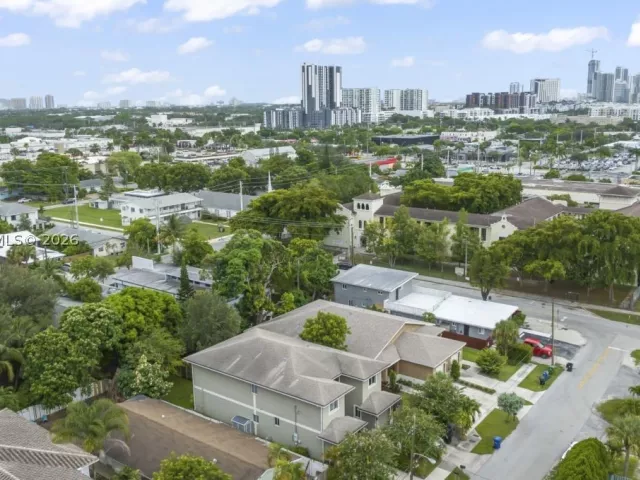 3-bedroom home for rent in Fort Lauderdale - 1110 NE 1st Ave 1110 - MondialRealty