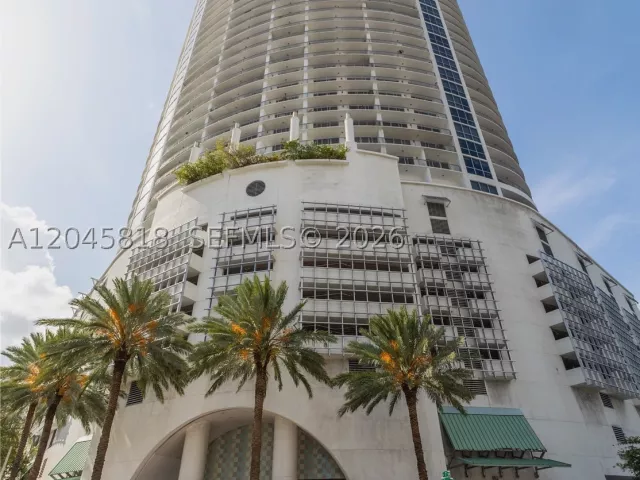 2-bedroom condo for sale in Miami - 1750 N Bayshore Dr 2414 - MondialRealty
