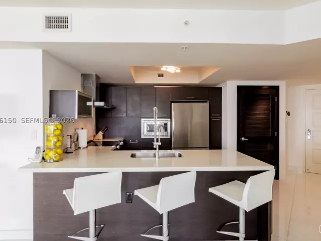 3-bedroom condo for rent in Sunny Isles Beach - 150 Sunny Isles Blvd 1-1604 - MondialRealty