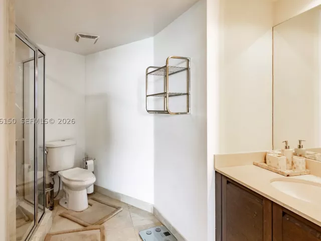 3-bedroom condo for rent in Sunny Isles Beach - 150 Sunny Isles Blvd 1-1604 - MondialRealty