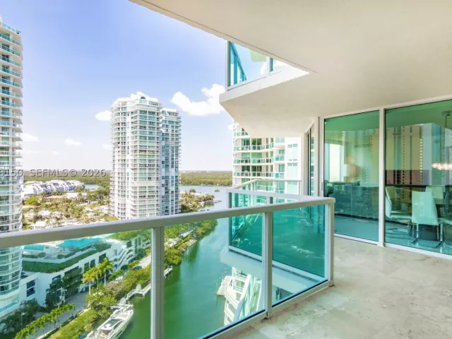 3-bedroom condo for rent in Sunny Isles Beach - 150 Sunny Isles Blvd 1-1604 - MondialRealty