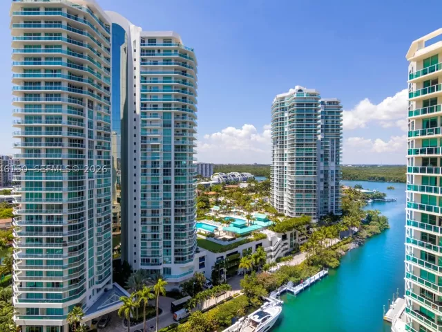 3-bedroom condo for rent in Sunny Isles Beach - 150 Sunny Isles Blvd 1-1604 - MondialRealty