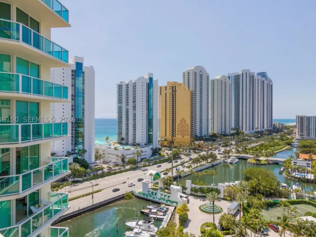 3-bedroom condo for rent in Sunny Isles Beach - 150 Sunny Isles Blvd 1-1604 - MondialRealty