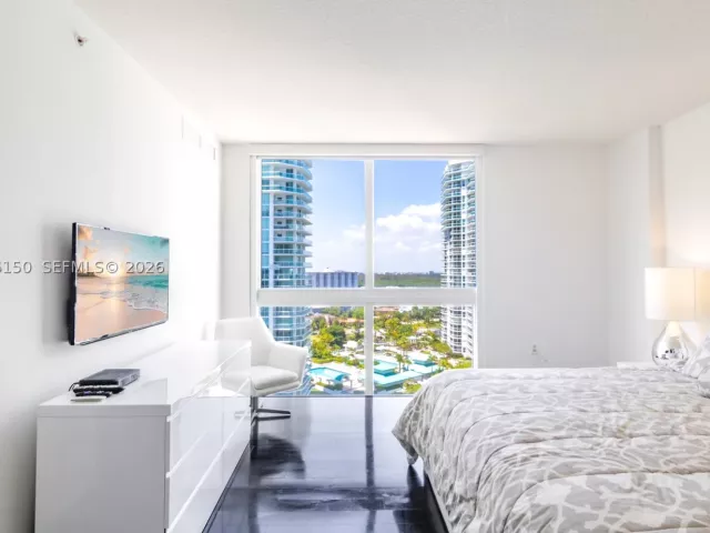 3-bedroom condo for rent in Sunny Isles Beach - 150 Sunny Isles Blvd 1-1604 - MondialRealty