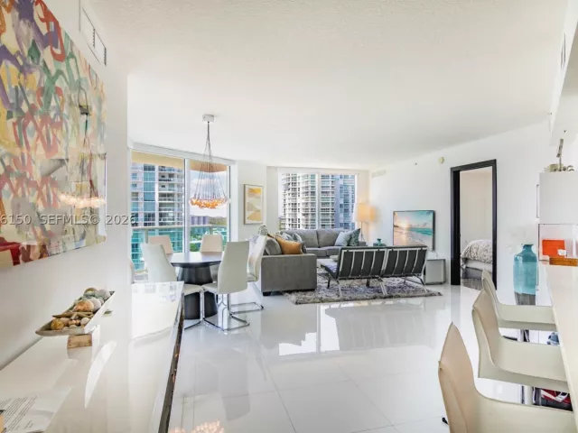 3-bedroom condo for rent in Sunny Isles Beach - 150 Sunny Isles Blvd 1-1604 - MondialRealty