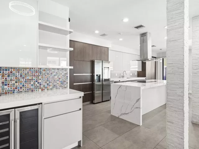 4-bedroom home for sale in Hollywood - 1549 Shoreline Way - MondialRealty