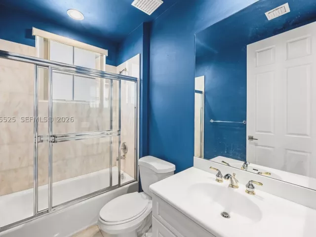 4-bedroom home for sale in Hollywood - 1549 Shoreline Way - MondialRealty