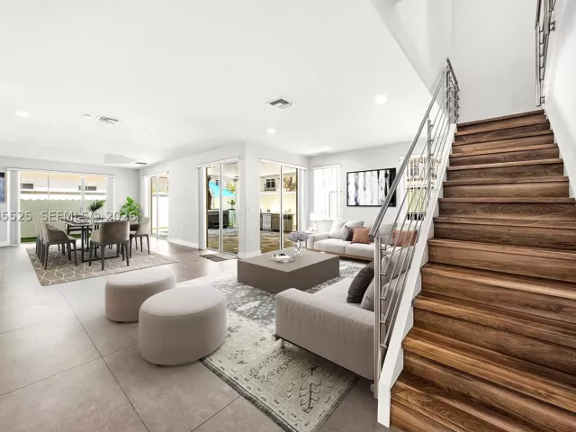 4-bedroom home for sale in Hollywood - 1549 Shoreline Way - MondialRealty