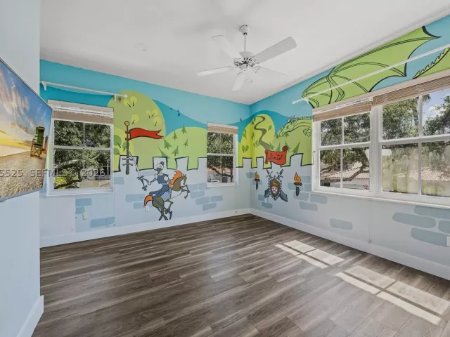 4-bedroom home for sale in Hollywood - 1549 Shoreline Way - MondialRealty