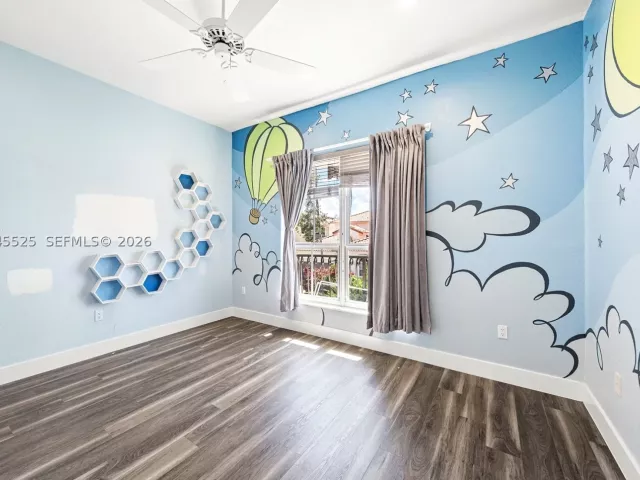 4-bedroom home for sale in Hollywood - 1549 Shoreline Way - MondialRealty