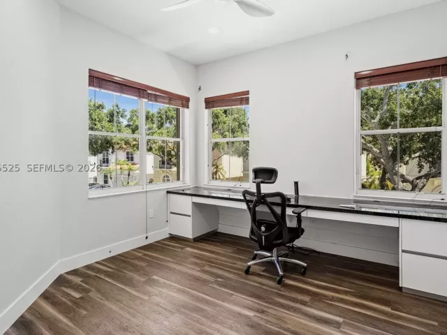 4-bedroom home for sale in Hollywood - 1549 Shoreline Way - MondialRealty