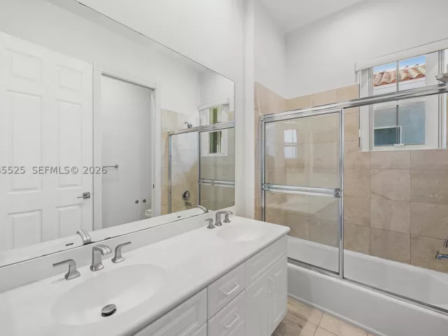 4-bedroom home for sale in Hollywood - 1549 Shoreline Way - MondialRealty
