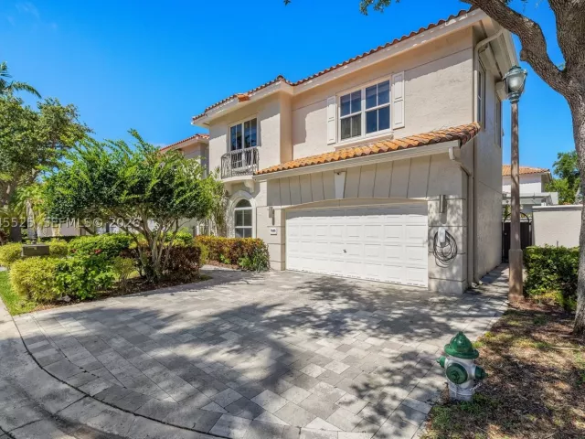 4-bedroom home for sale in Hollywood - 1549 Shoreline Way - MondialRealty
