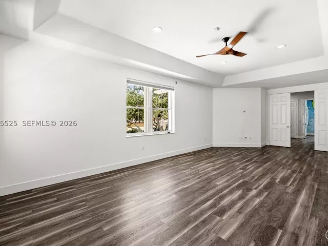 4-bedroom home for sale in Hollywood - 1549 Shoreline Way - MondialRealty