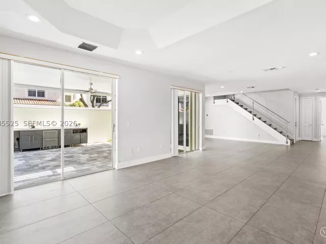 4-bedroom home for sale in Hollywood - 1549 Shoreline Way - MondialRealty
