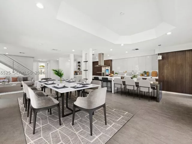 4-bedroom home for sale in Hollywood - 1549 Shoreline Way - MondialRealty