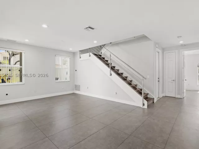 4-bedroom home for sale in Hollywood - 1549 Shoreline Way - MondialRealty