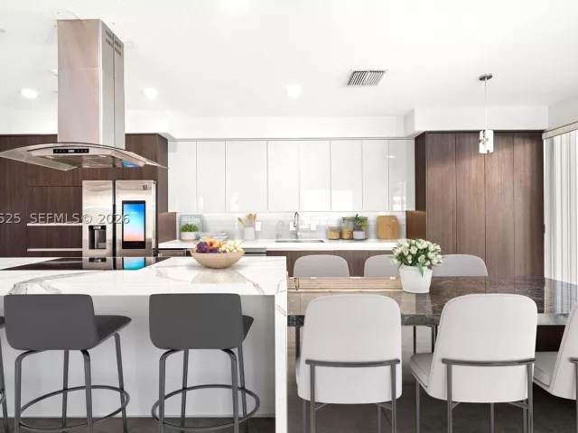 4-bedroom home for sale in Hollywood - 1549 Shoreline Way - MondialRealty