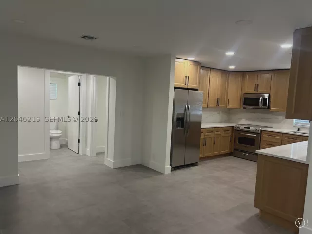 6-bedroom home for rent in Boca Raton - 9723 SW 3rd St - MondialRealty