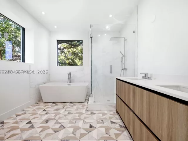 5-bedroom home for rent in Miami - 3545 Florida Ave - MondialRealty