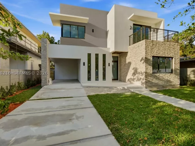 5-bedroom home for rent in Miami - 3545 Florida Ave - MondialRealty