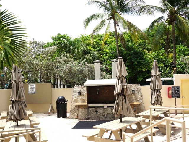 2-bedroom condo for sale in Key Biscayne - 1111 Crandon Blvd B705 - MondialRealty