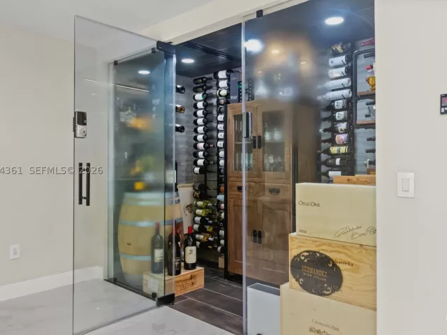5-bedroom home for sale in Miami - 12900 SW 112th Ave - MondialRealty