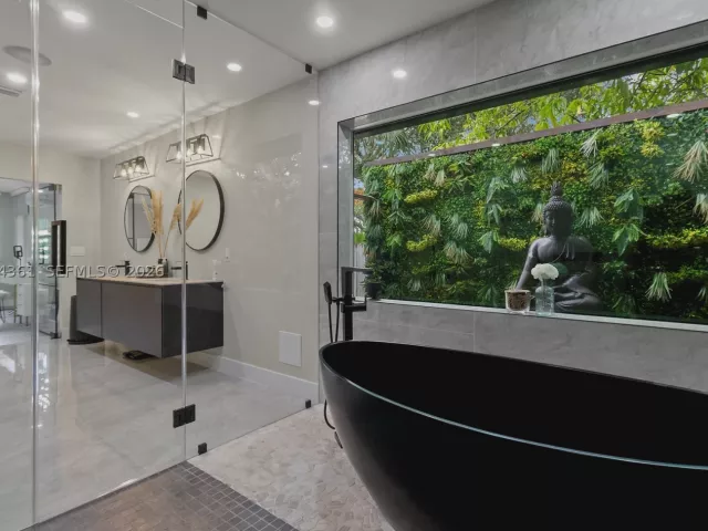 5-bedroom home for sale in Miami - 12900 SW 112th Ave - MondialRealty