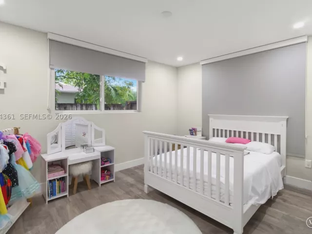 5-bedroom home for sale in Miami - 12900 SW 112th Ave - MondialRealty
