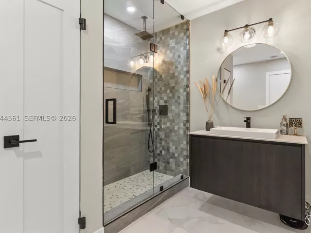 5-bedroom home for sale in Miami - 12900 SW 112th Ave - MondialRealty