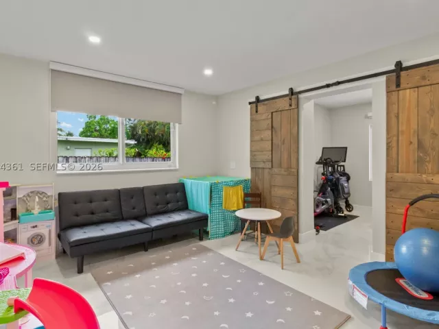 5-bedroom home for sale in Miami - 12900 SW 112th Ave - MondialRealty