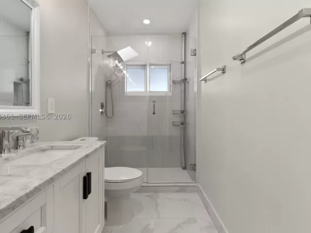 5-bedroom home for sale in Miami - 12900 SW 112th Ave - MondialRealty