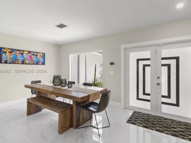 5-bedroom home for sale in Miami - 12900 SW 112th Ave - MondialRealty
