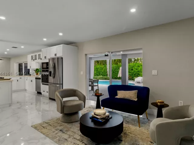 5-bedroom home for sale in Miami - 12900 SW 112th Ave - MondialRealty