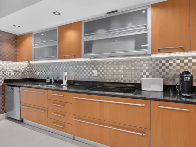 3-bedroom condo for rent in Miami Beach - 400 Alton Rd 706 - MondialRealty