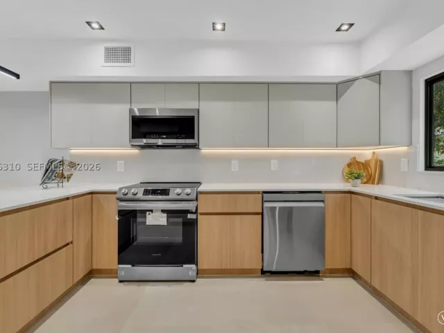 3-bedroom home for sale in Miami - 411 NW 59th St - MondialRealty