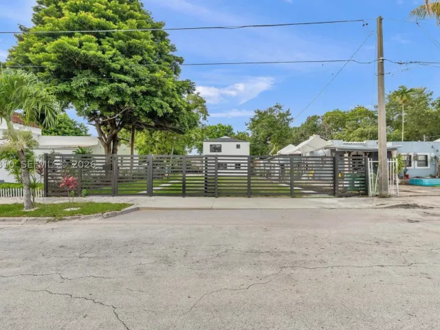 3-bedroom home for sale in Miami - 411 NW 59th St - MondialRealty