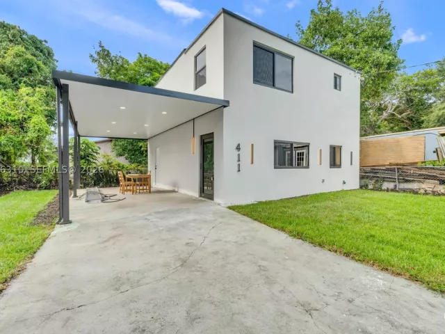 3-bedroom home for sale in Miami - 411 NW 59th St - MondialRealty