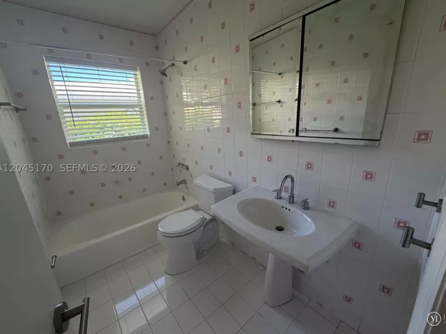 3-bedroom home for rent in Coral Gables - 1420 Baracoa Ave - MondialRealty